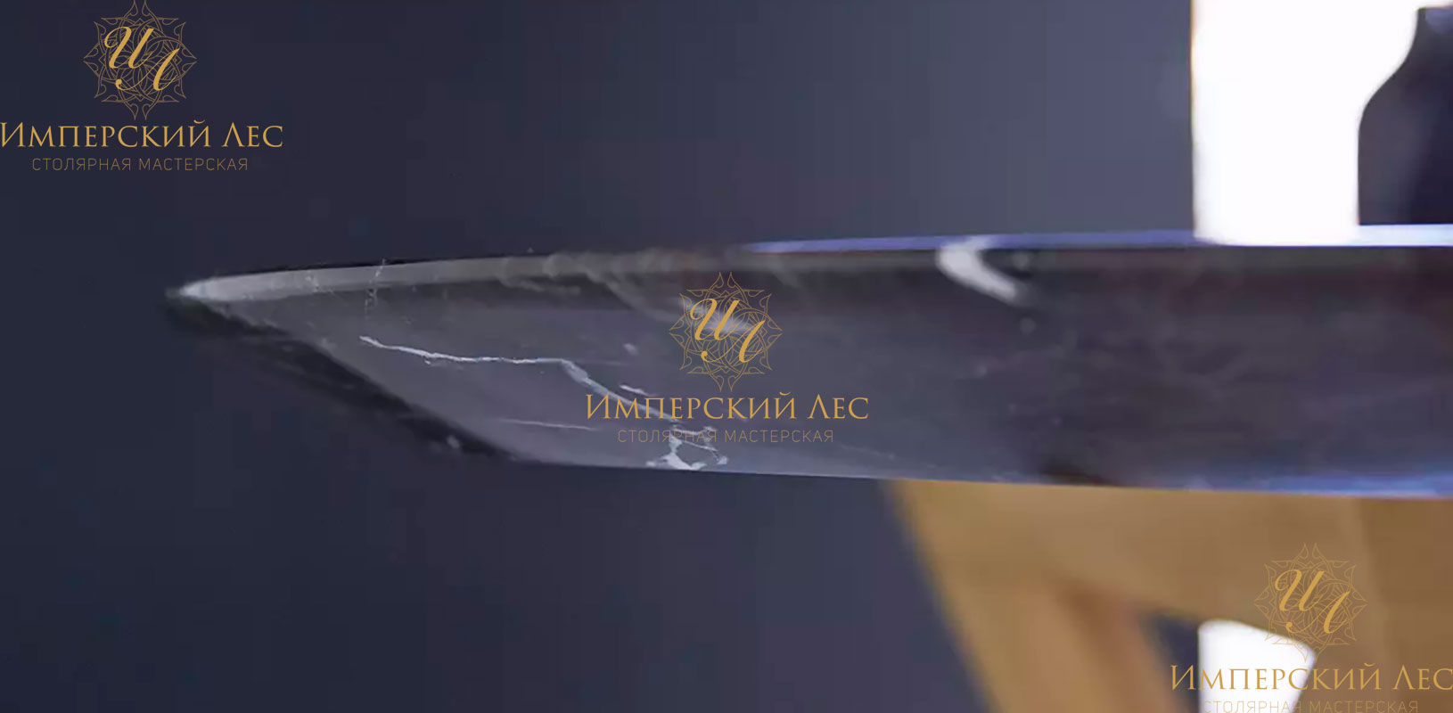 Дизайнерский стол IW Design из массива дуба и мрамора