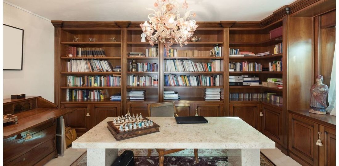 Угловой книжный шкаф стеллаж "Артур"