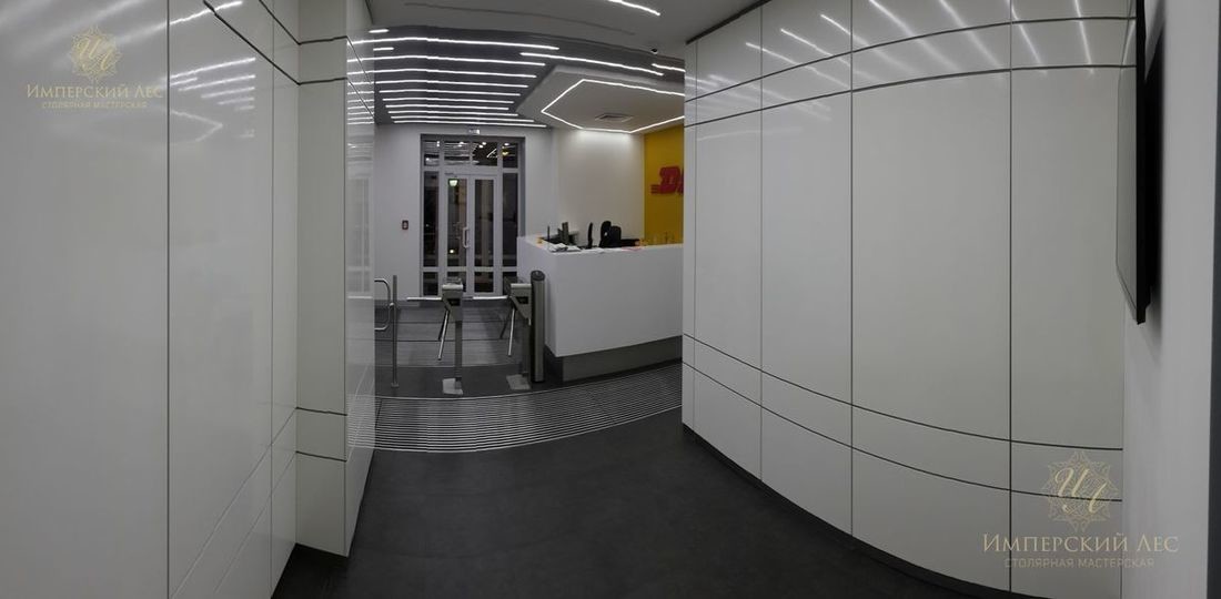 Деревянные панели в офис компании "DHL"