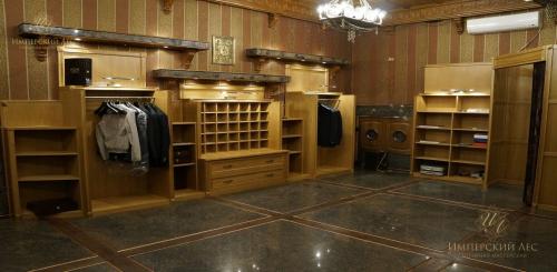 Торговая мебель для магазинов одежды